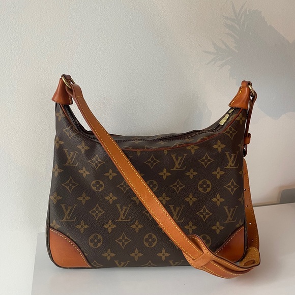Authentic Louis Vuitton Bag Boulogne 30 - Picture 2 of 6